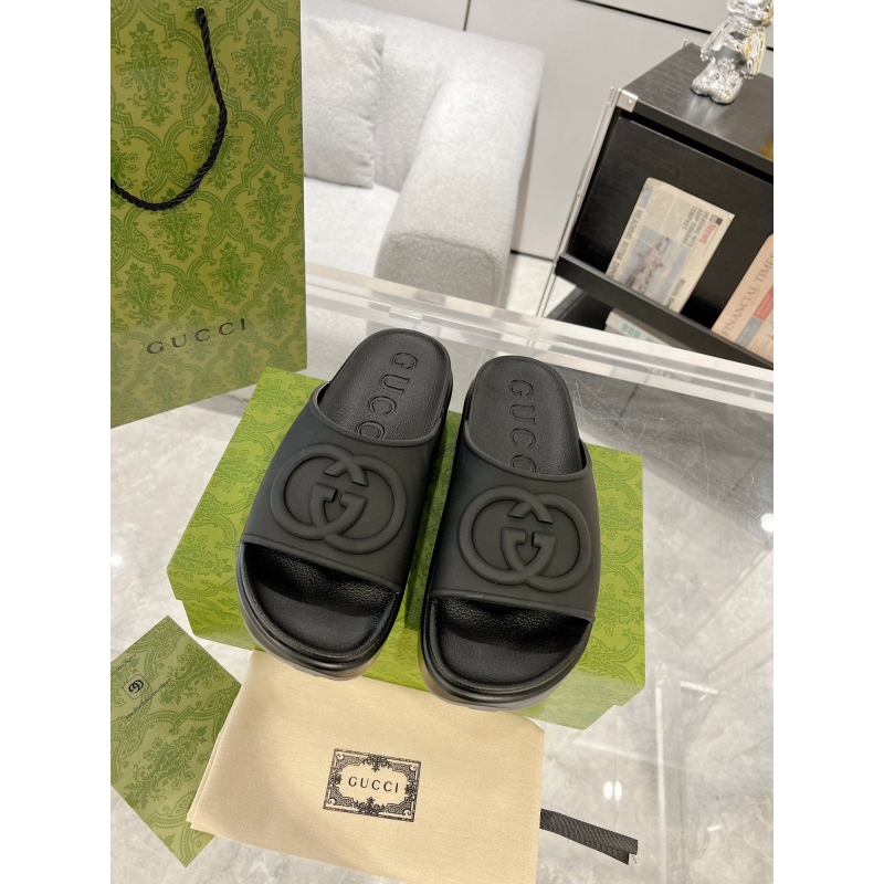 G*u*i slippers